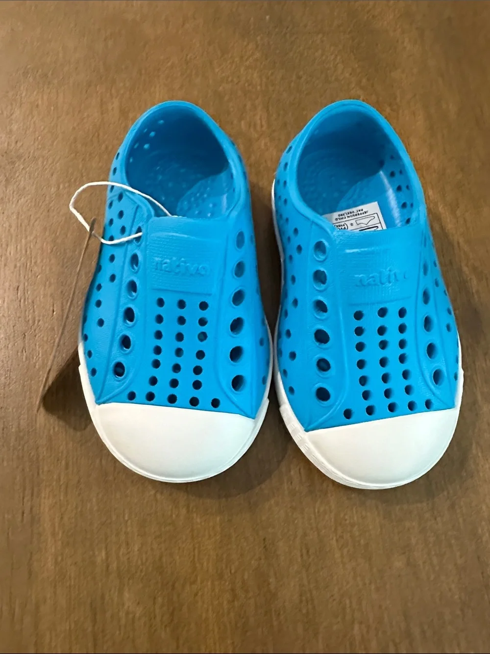 NWT Native Kids Slip-On Shoes vivid blue with  shell white